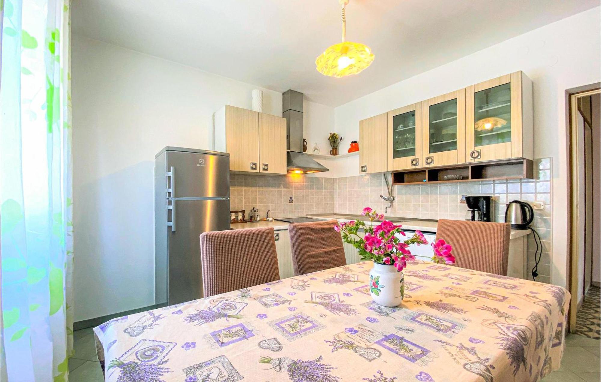 Apartment 1 Bedroom In Kastel Sucurac *