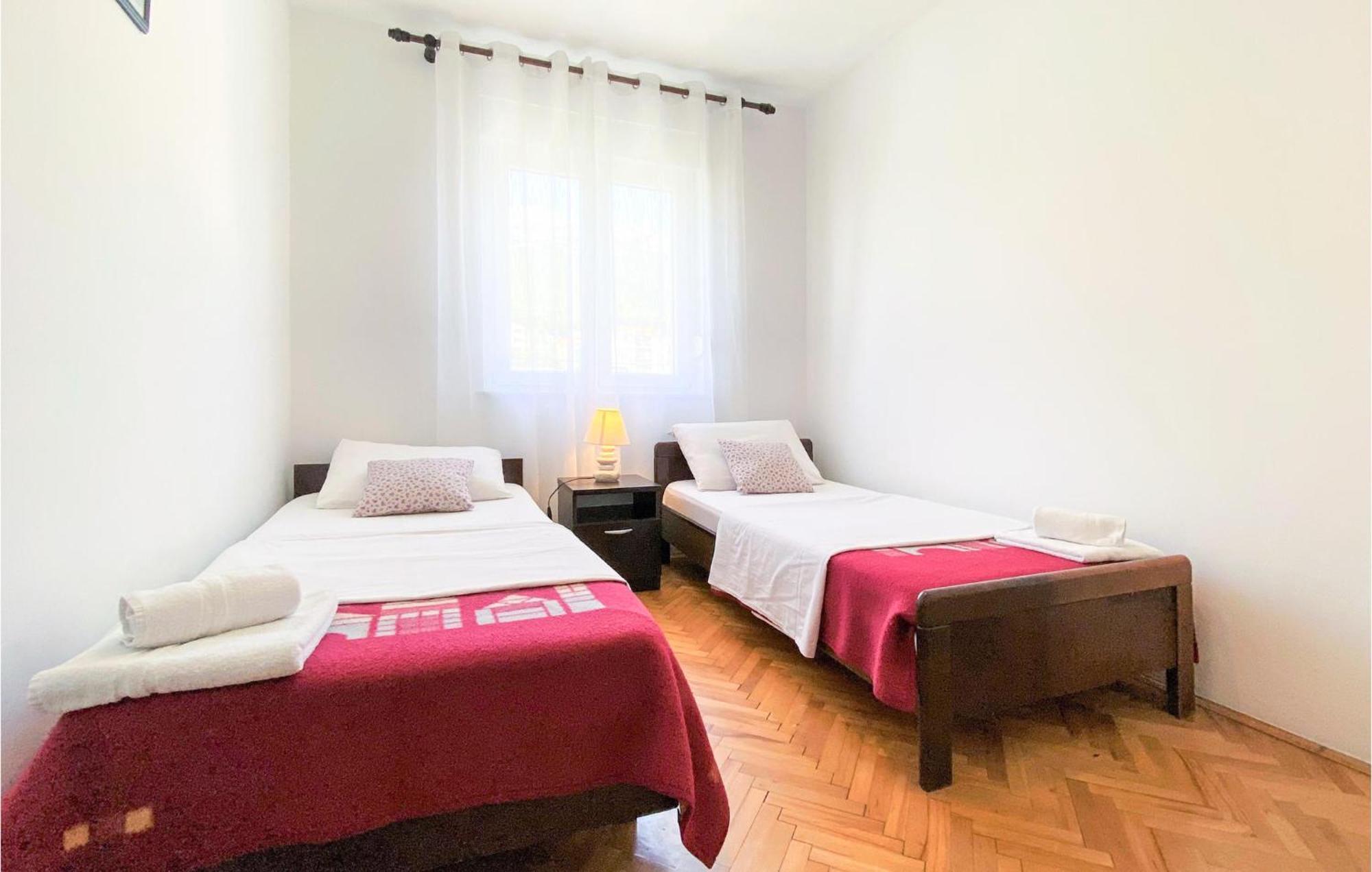 Apartment 1 Bedroom In Kastel Sucurac Kastela